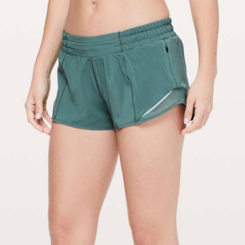 Green 2.5 low rise hotty hots lululemon